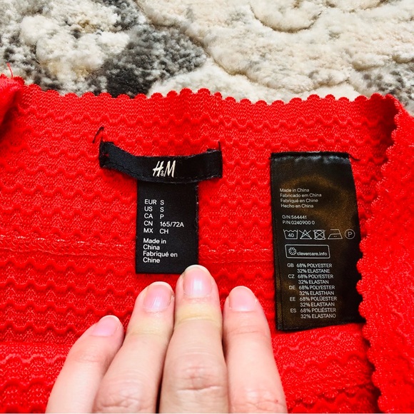 *SOLD* H&M High Waisted Red Plated Skirt - Picture 8 of 9